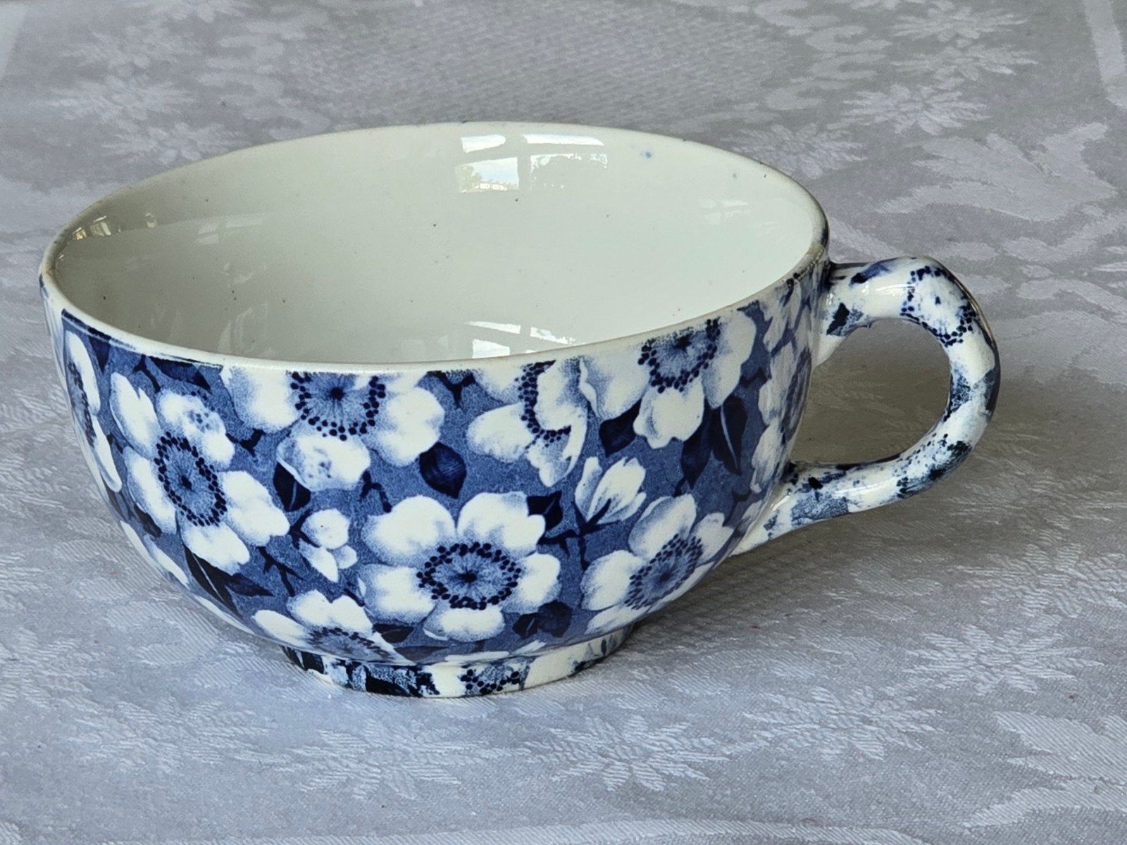 Vintage Maastricht Blossom theekopje, blauw-wit bloemmotief, Ophalen of Verzenden