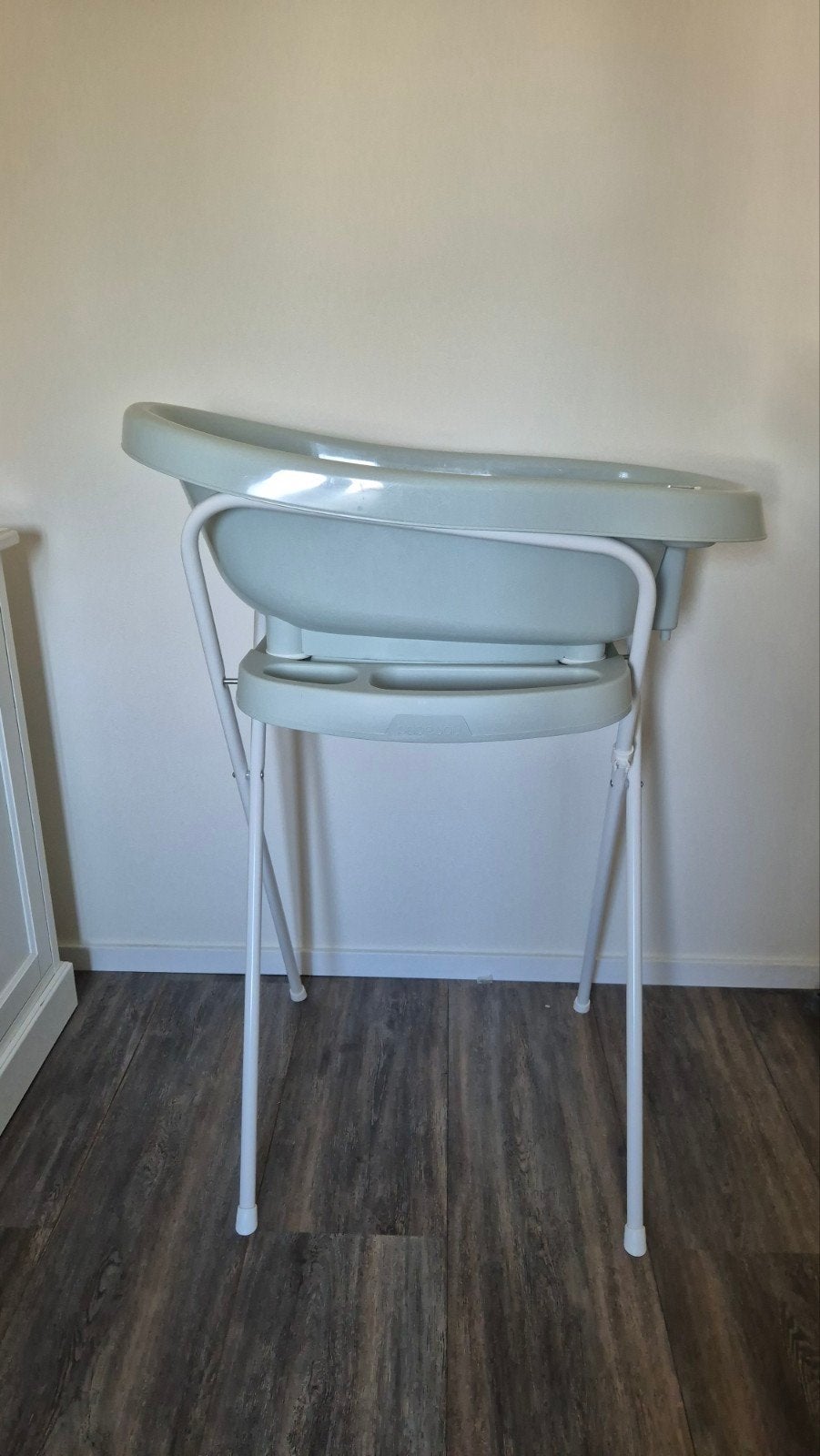 Bébé-jou babybadje met standaard en badzitje, Kinderen en Baby's, Badjes en Verzorging, Gebruikt, Ophalen of Verzenden, Badje