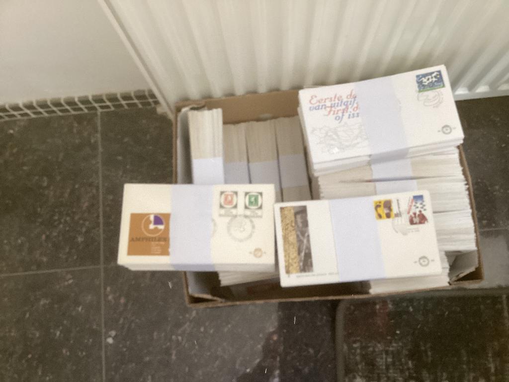 Pakken van 100 fdc onbeschreven Nederland tussen E70 eb 411, Postzegels en Munten, Postzegels | Volle albums en Verzamelingen
