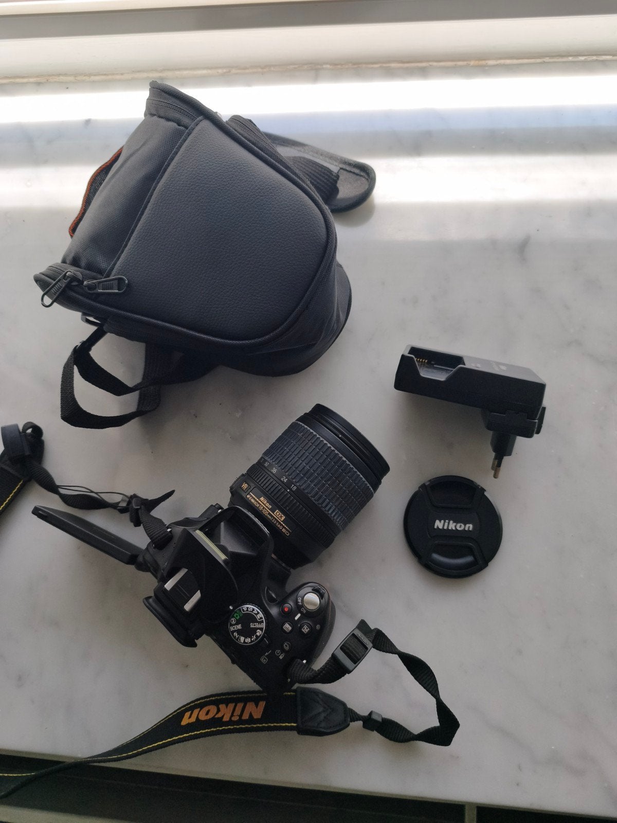 NIKON D5200 SPIEGELREFLEX CAMERA MET 6000 CLICKS, Ophalen, Spiegelreflex, Ingebouwde flitser, Zo goed als nieuw