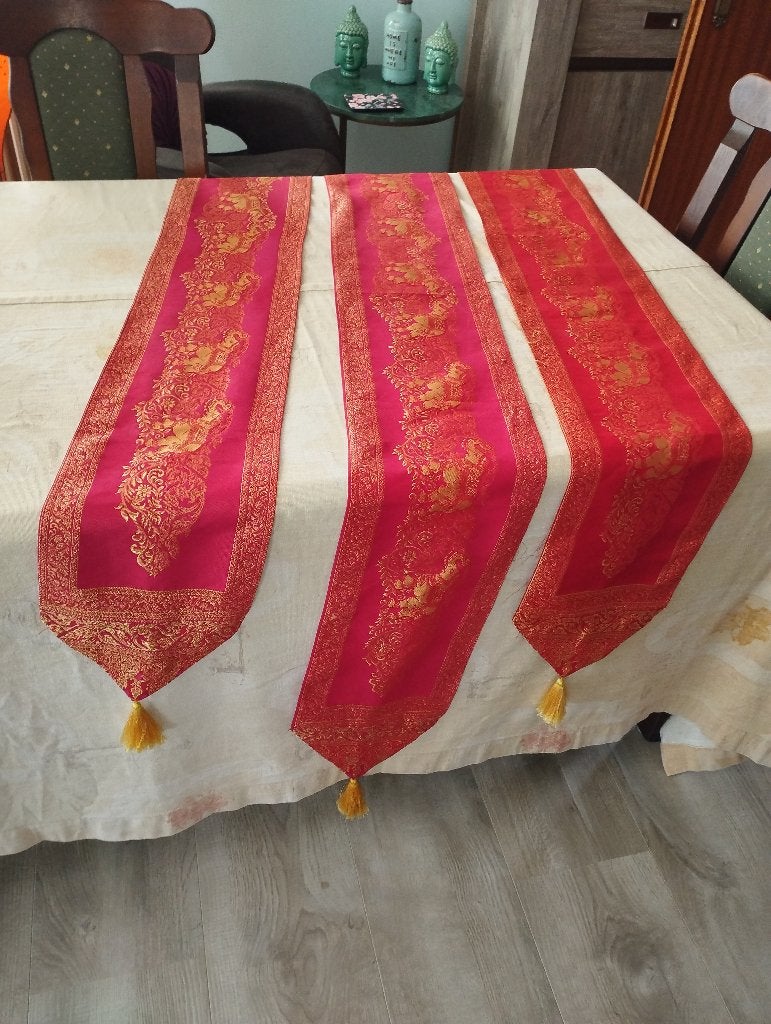 Thaise decoratieve tafelloper /  3x, Ophalen, Zo goed als nieuw, Massagestoel of Kussen