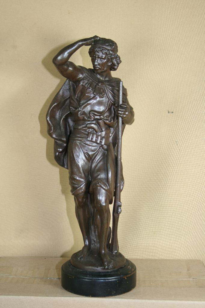 Antiek zamak beeld van een jager 28 cm, Antiek en Kunst, Ophalen of Verzenden, Gepatineerd, 20 - 50 cm, Beeld