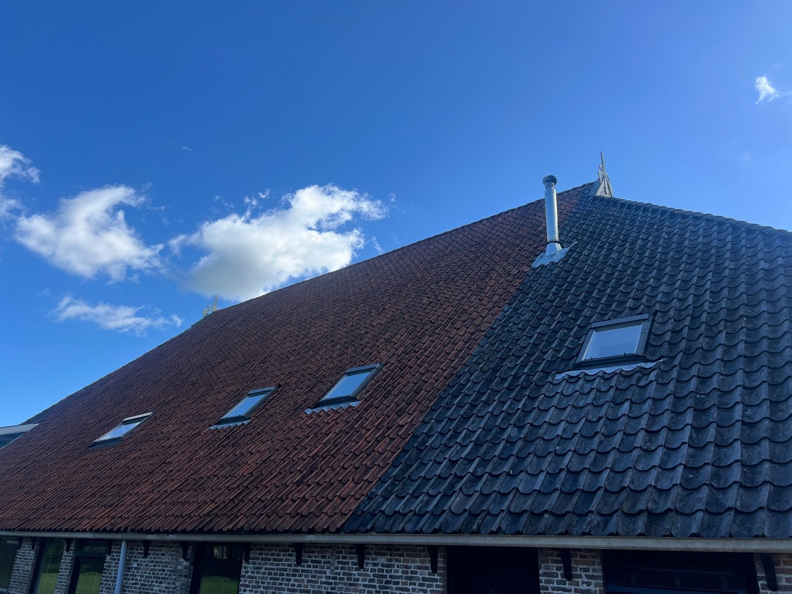 Oude holle dakpannen: blauw gesmoord en natuurrood, Doe-het-zelf en Verbouw, Dakpannen en Dakbedekking, Gebruikt, Steen of Klei
