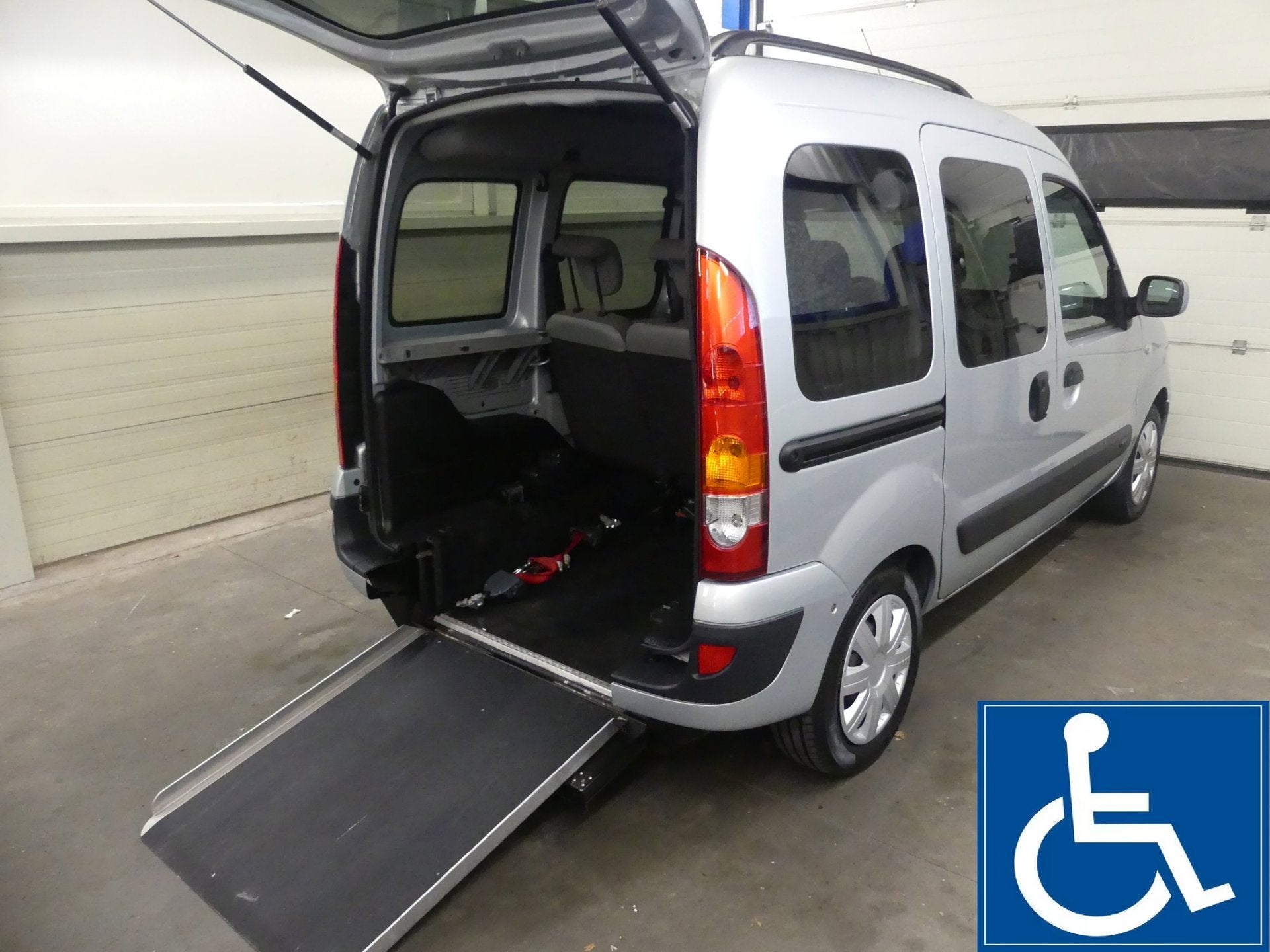 Renault Kangoo 1.6-16V Expression Luxe - Rolstoelauto - Airc, Auto's, Stof, Gebruikt, 49 €/maand, Origineel Nederlands