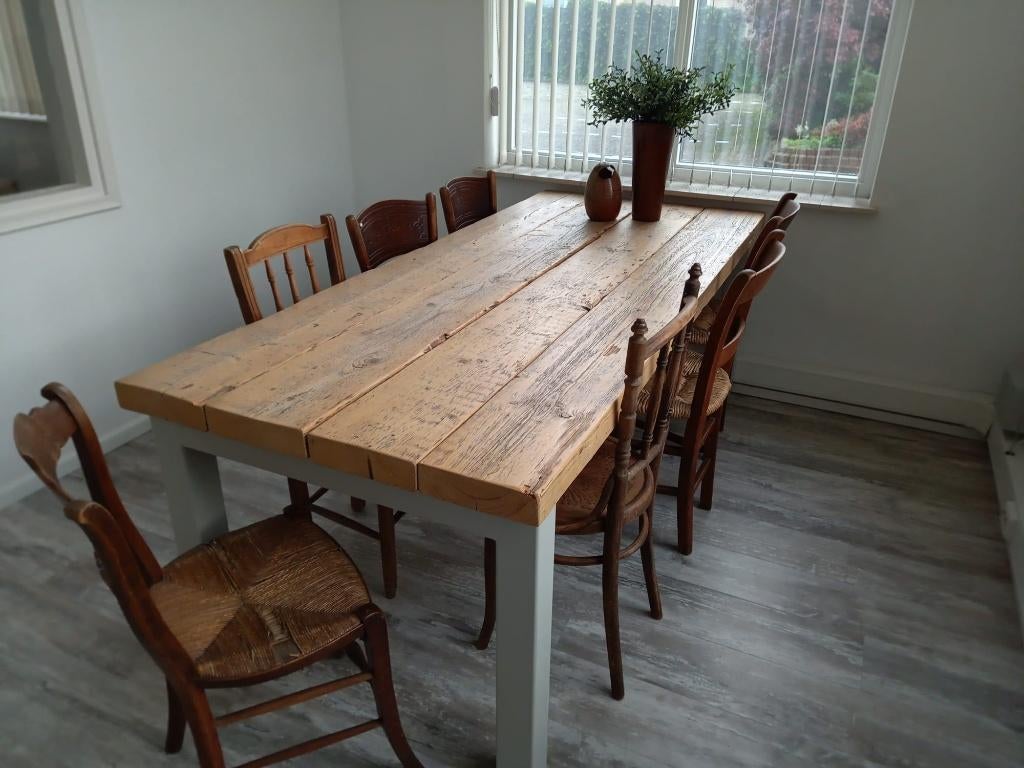 Landelijke tafel van oud grenen met ijzeren onderstel, Ophalen, Grenenhout, 50 tot 100 cm, Landelijk