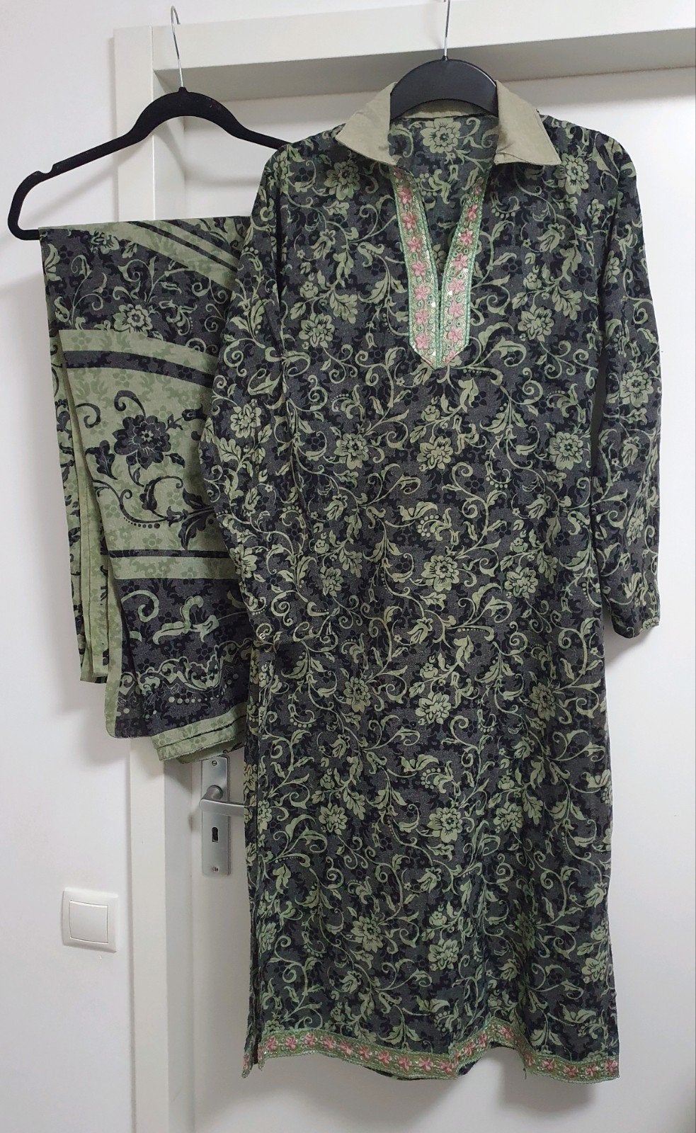 Traditionele Indiase Salwar Kameez zwart groen  - Maat S, Kleding | Dames, Onbekend, Ophalen of Verzenden, Zo goed als nieuw, Maat 36 (S)