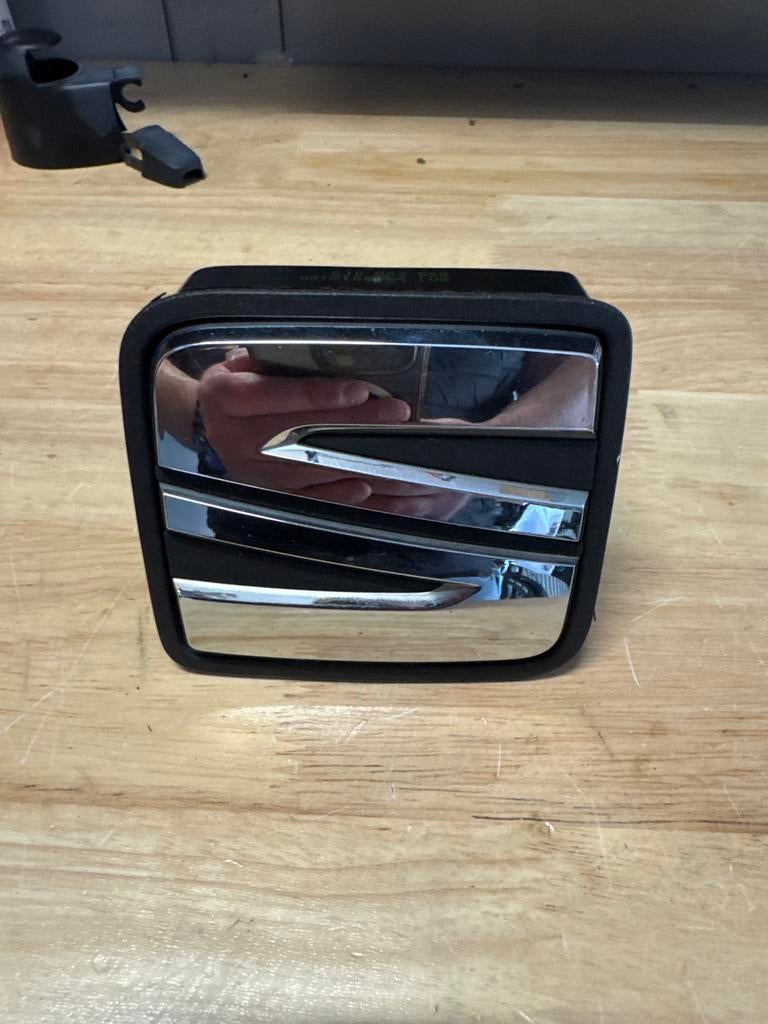 SEAT Embleem Achterklep 6J0.827.565 - Origineel, Ophalen of Verzenden, Gebruikt, Seat