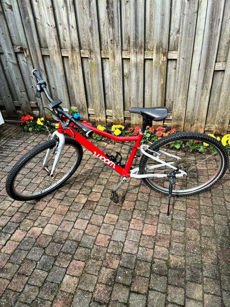 Woom 6 kinderfiets rood, Ophalen of Verzenden, Zo goed als nieuw, Schijfrem, 20 inch of meer