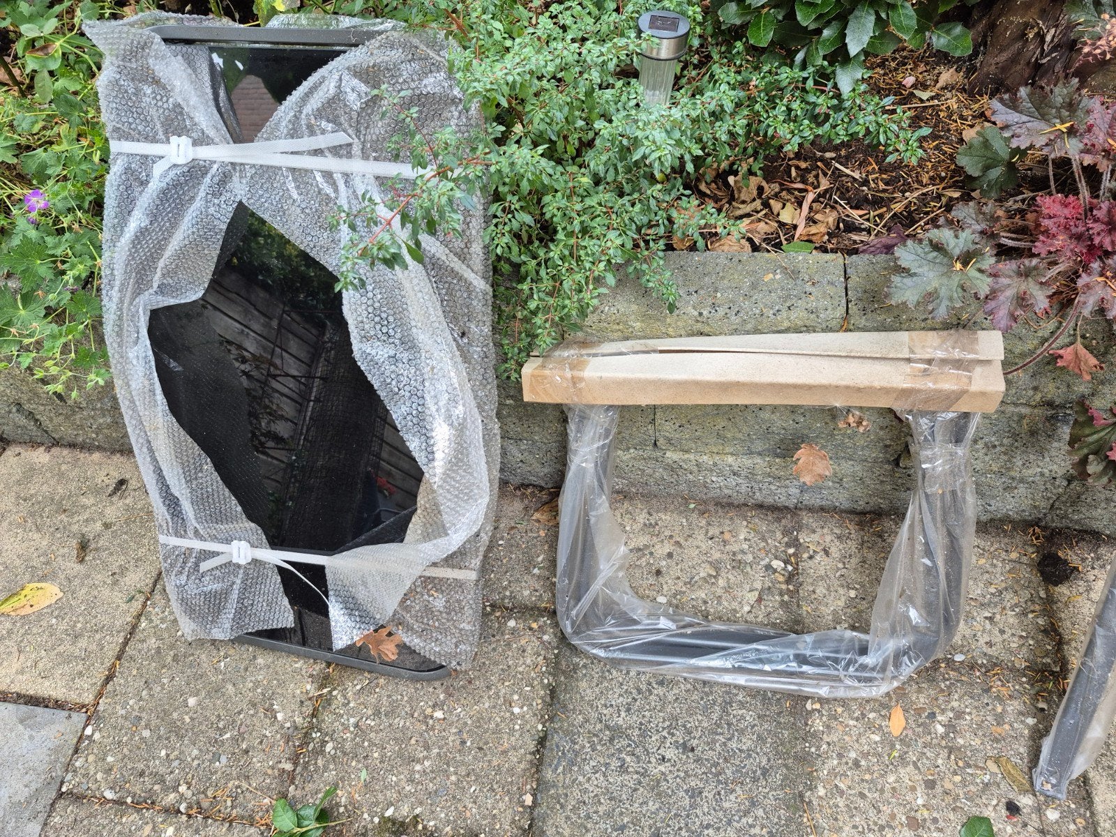 tafel  zwart glas  omdat klein  is handig  voor balkon, Ophalen, 2 zitplaatsen