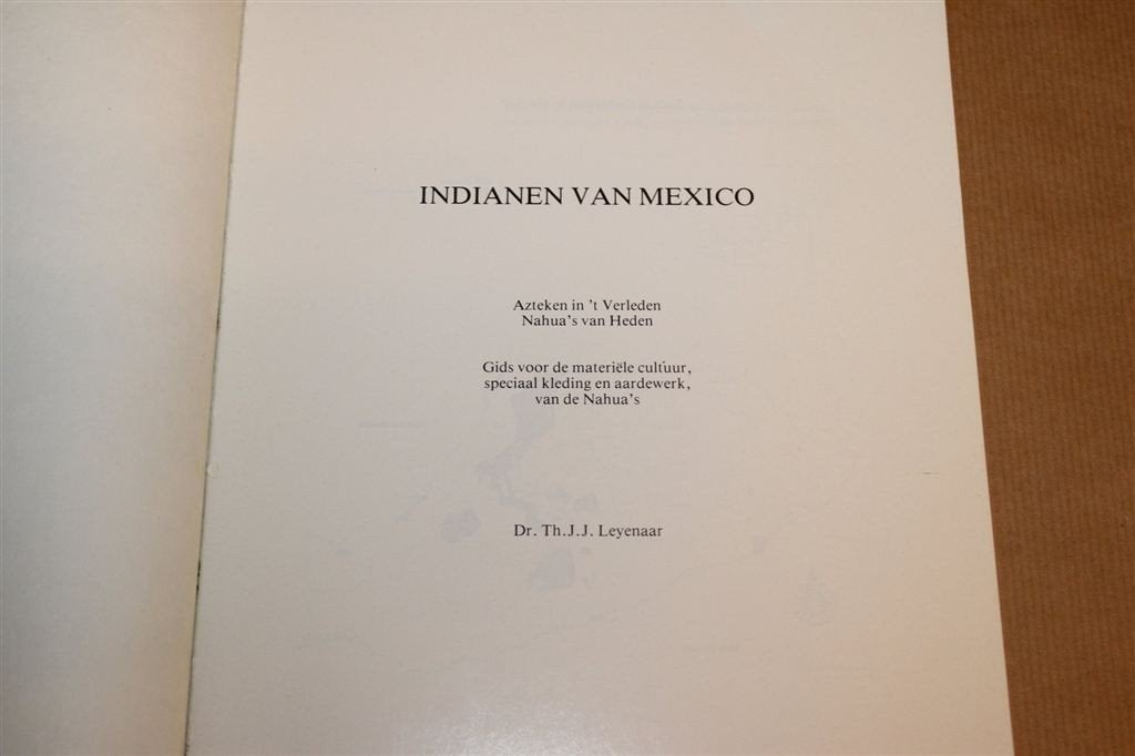 Indianen van Mexico — Azteken en Nahua Kleding en Aardewerk, Ophalen of Verzenden, Gelezen, Noord-Amerika