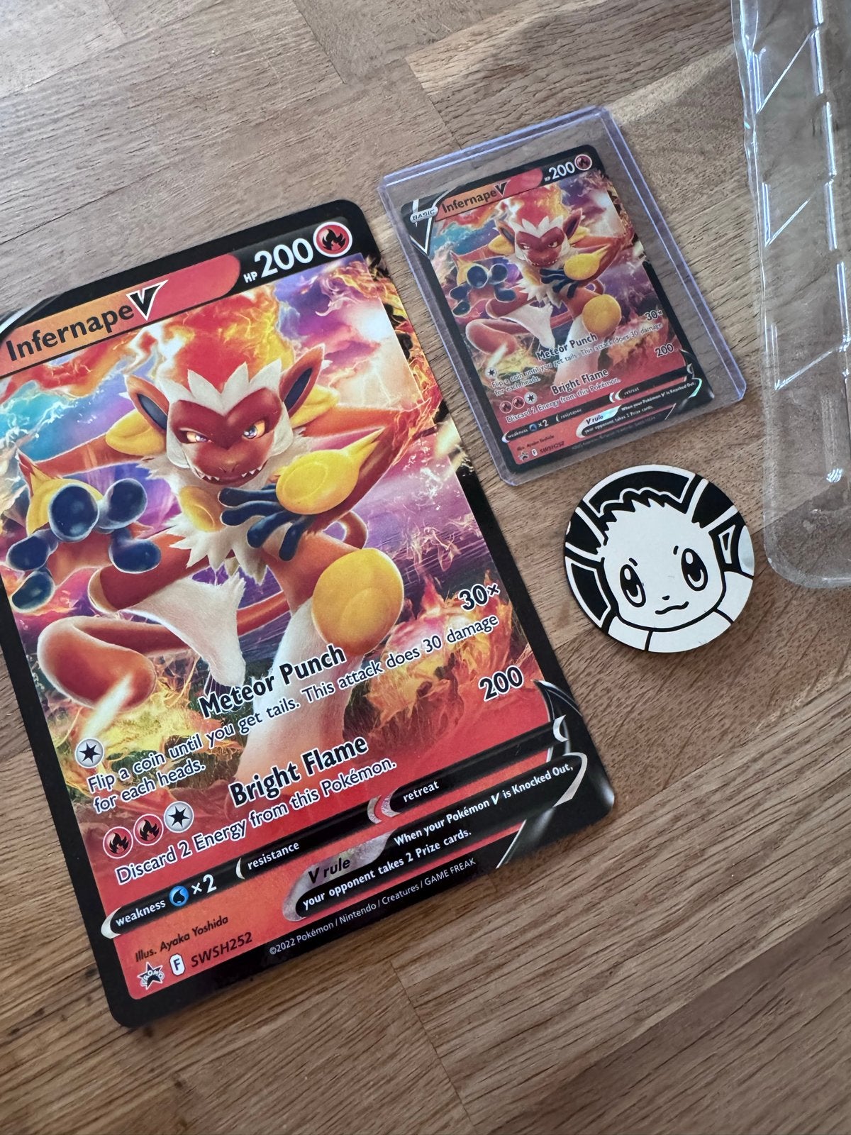 Pokémon Infernape V Mega & Kleine Kaart + Munt (200 HP), Ophalen of Verzenden, Zo goed als nieuw, Meerdere kaarten