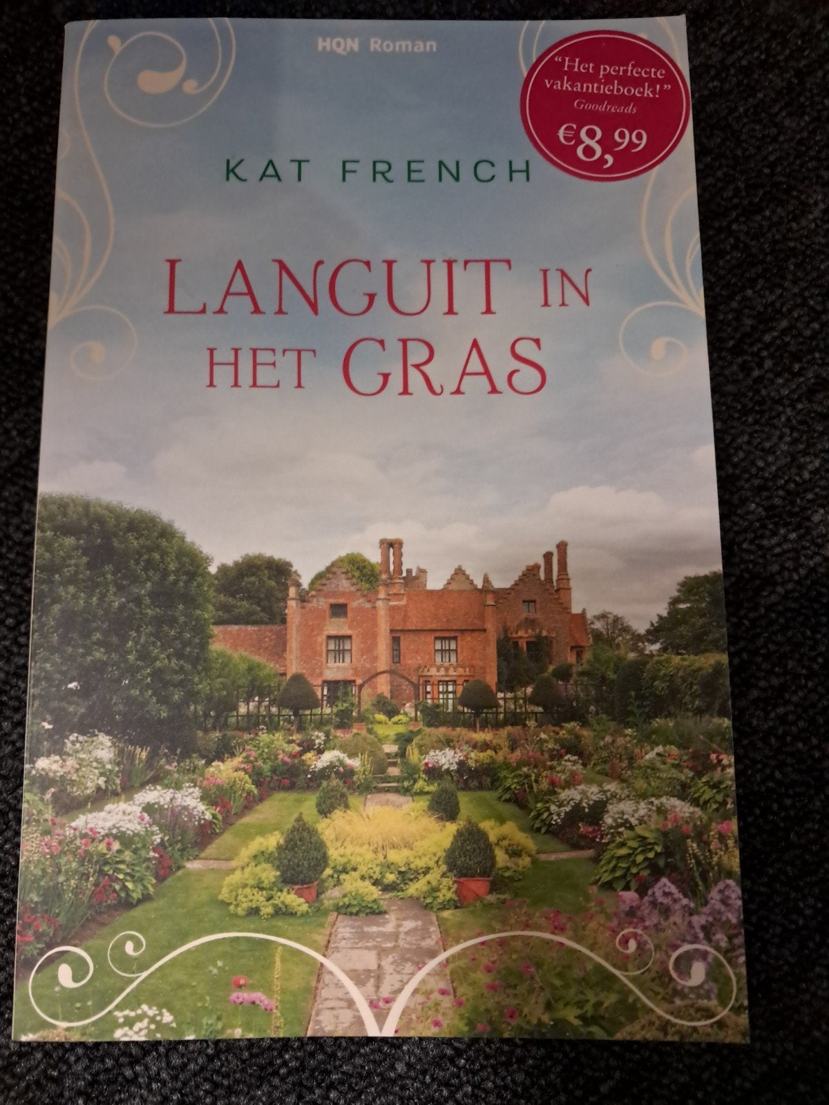 Languit in het gras - Kat French (HQN Roman), Ophalen of Verzenden, Zo goed als nieuw, Kat French, Nederland
