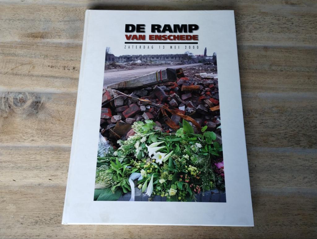 De Ramp van Enschede - Zaterdag 13 Mei 2000, Ophalen of Verzenden, 20e eeuw of later, Zo goed als nieuw, Onbekend
