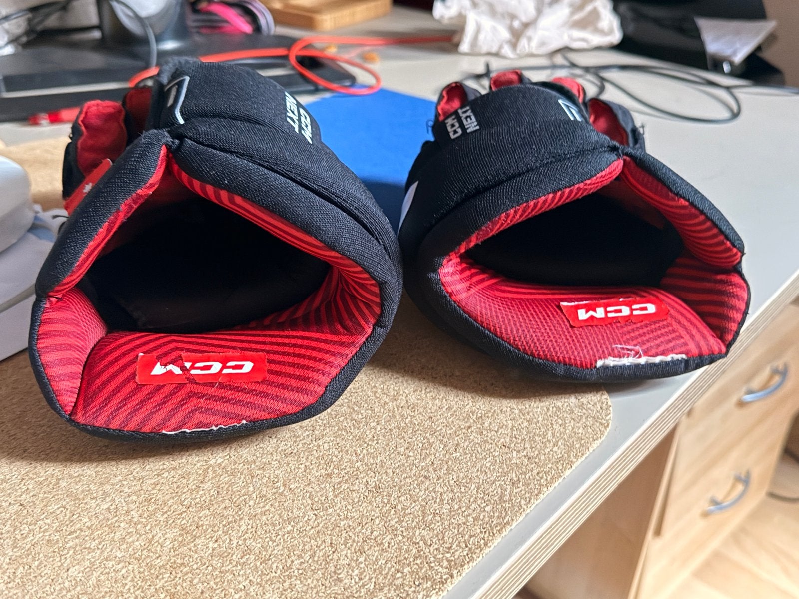 CCM NEXT ijshockeyhandschoenen - Zo goed als nieuw, Ophalen of Verzenden, Zo goed als nieuw, Bescherming