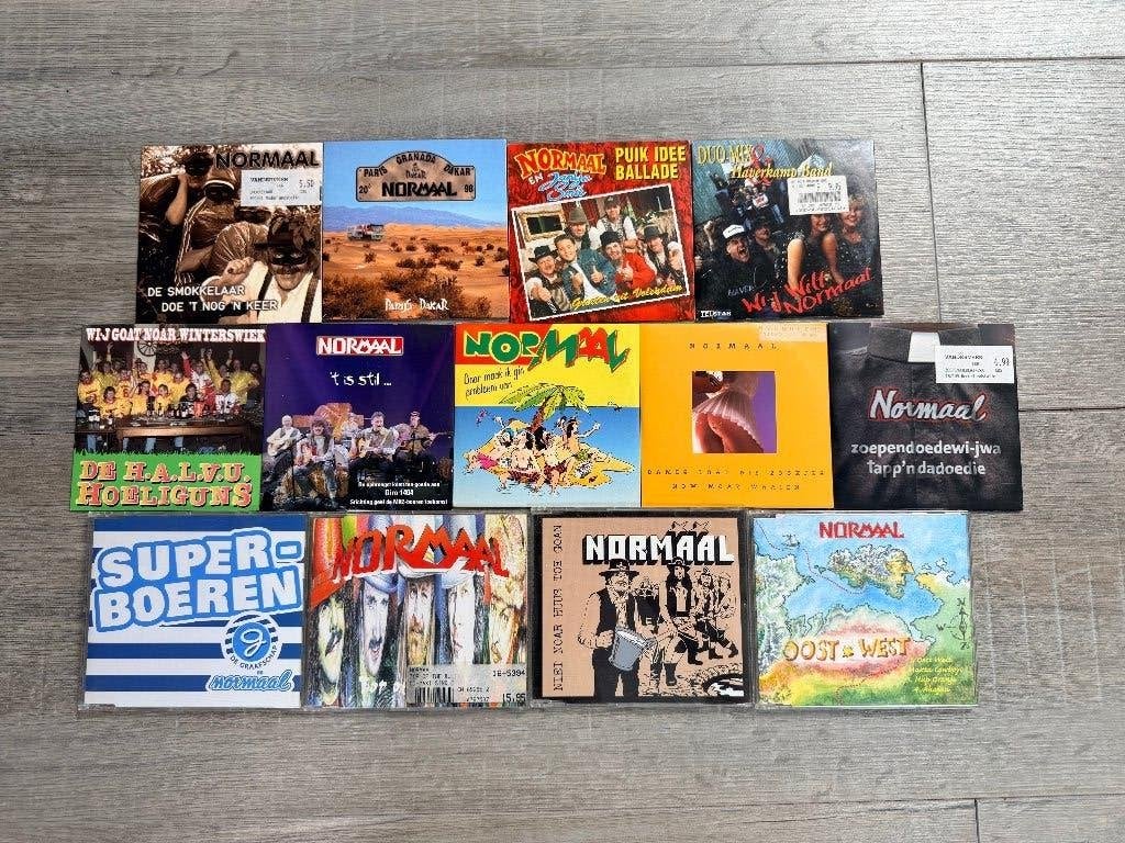 Set van 13 cd singles Normaal, Cd's en Dvd's, Cd's | Nederlandstalig, Ophalen of Verzenden, Zo goed als nieuw, Levenslied of Smartlap