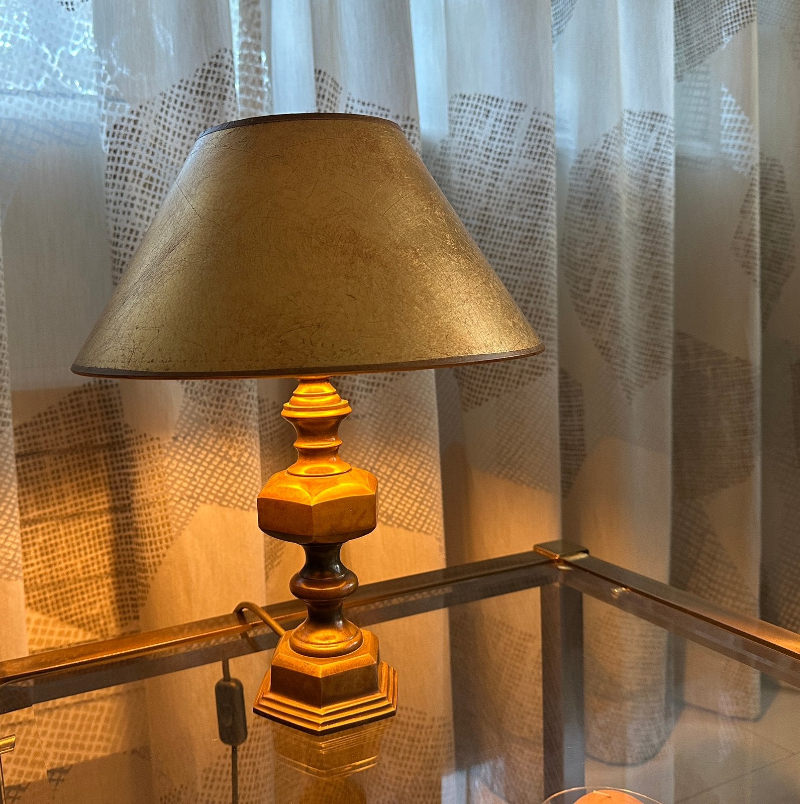 Bronzen tafellampje met goudkleurige kap/totaal 38 cm hoog., Overige materialen, 38 cm, Ophalen of Verzenden, Zo goed als nieuw