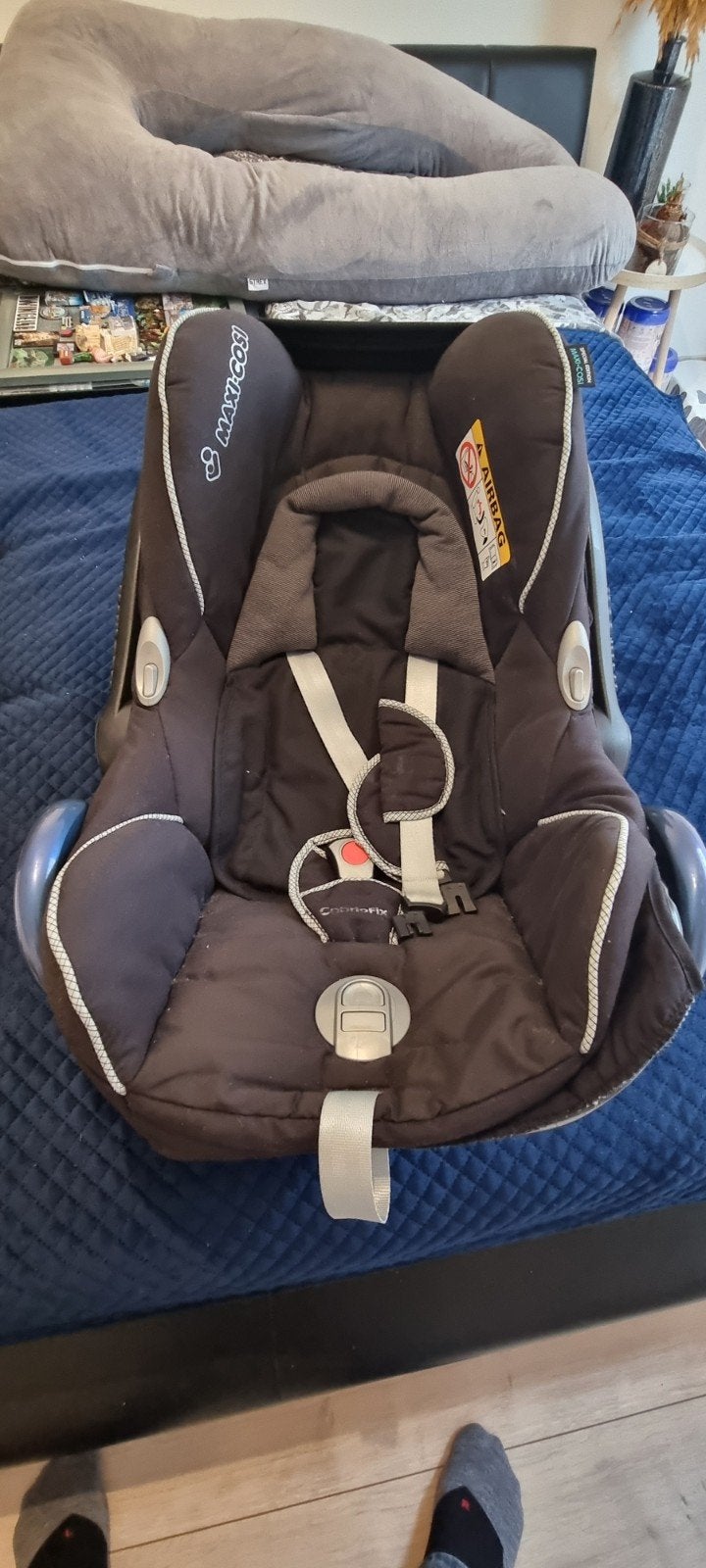 Maxi Cosi autostoel met 3 onderstellen (Isofix en gordel), Ophalen, Zo goed als nieuw, Isofix, 0 t/m 13 kg