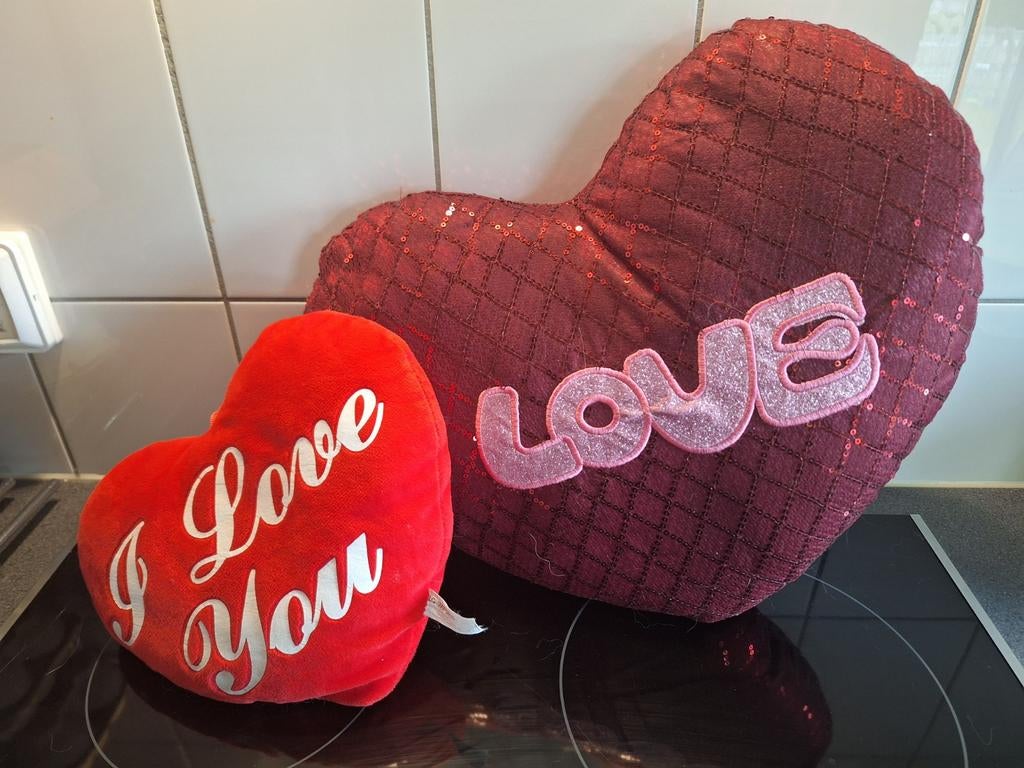 2 Love kussentjes  €4,00, Ophalen of Verzenden