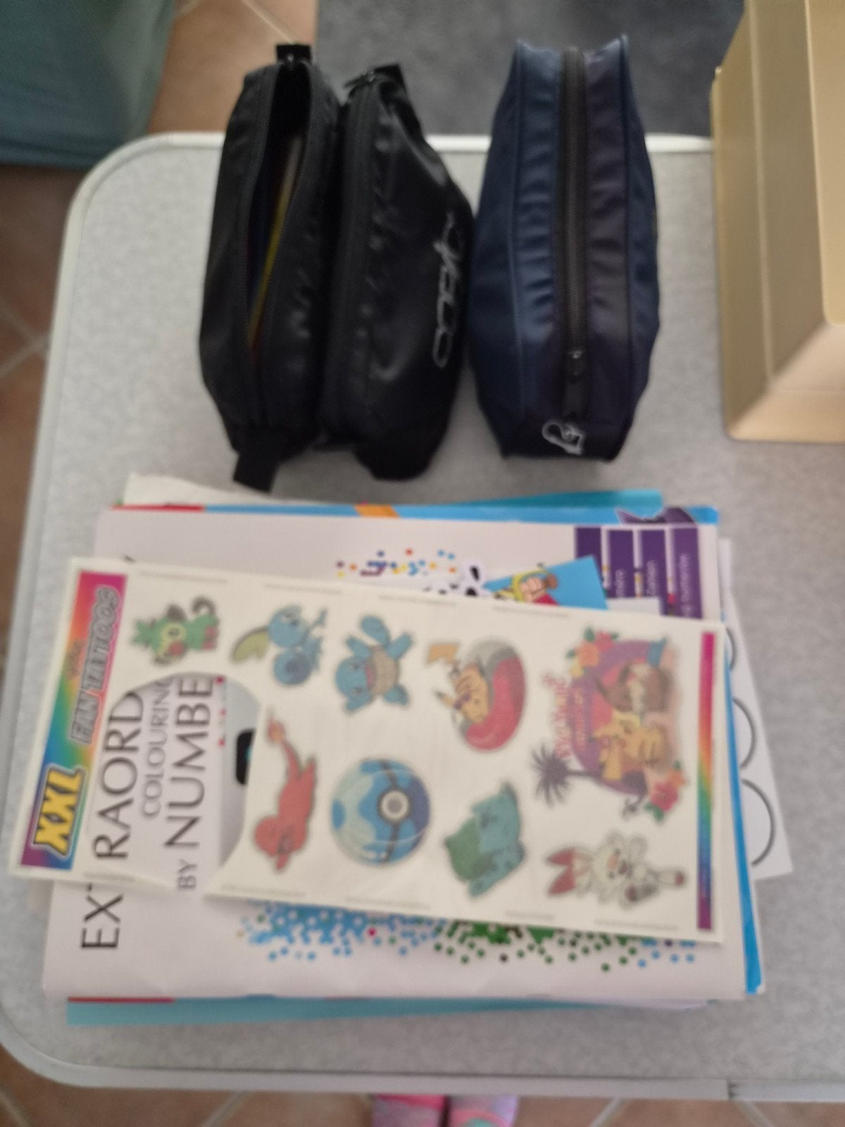 Knutselspullen: papier, stickers, kleurboeken, potlod, Ophalen, Gebruikt, Beschrijfbaar, Meerkleurig