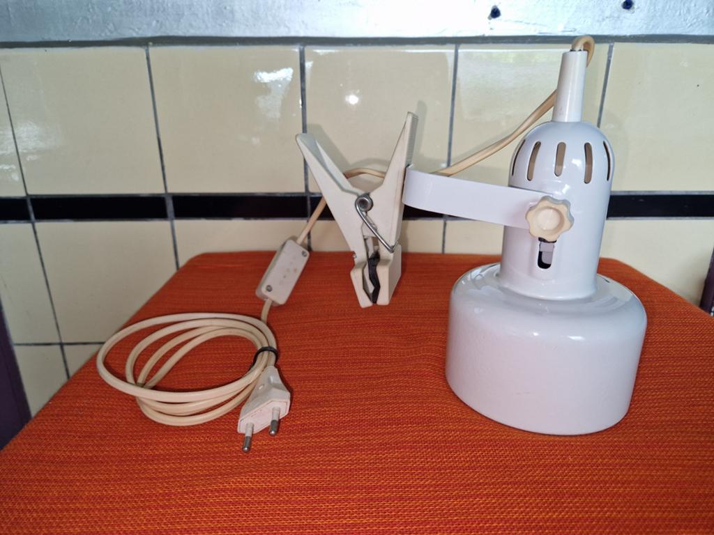 Vintage klemspot wandlamp met porselein E 27 fitting, Ophalen of Verzenden, Gebruikt, Kunststof