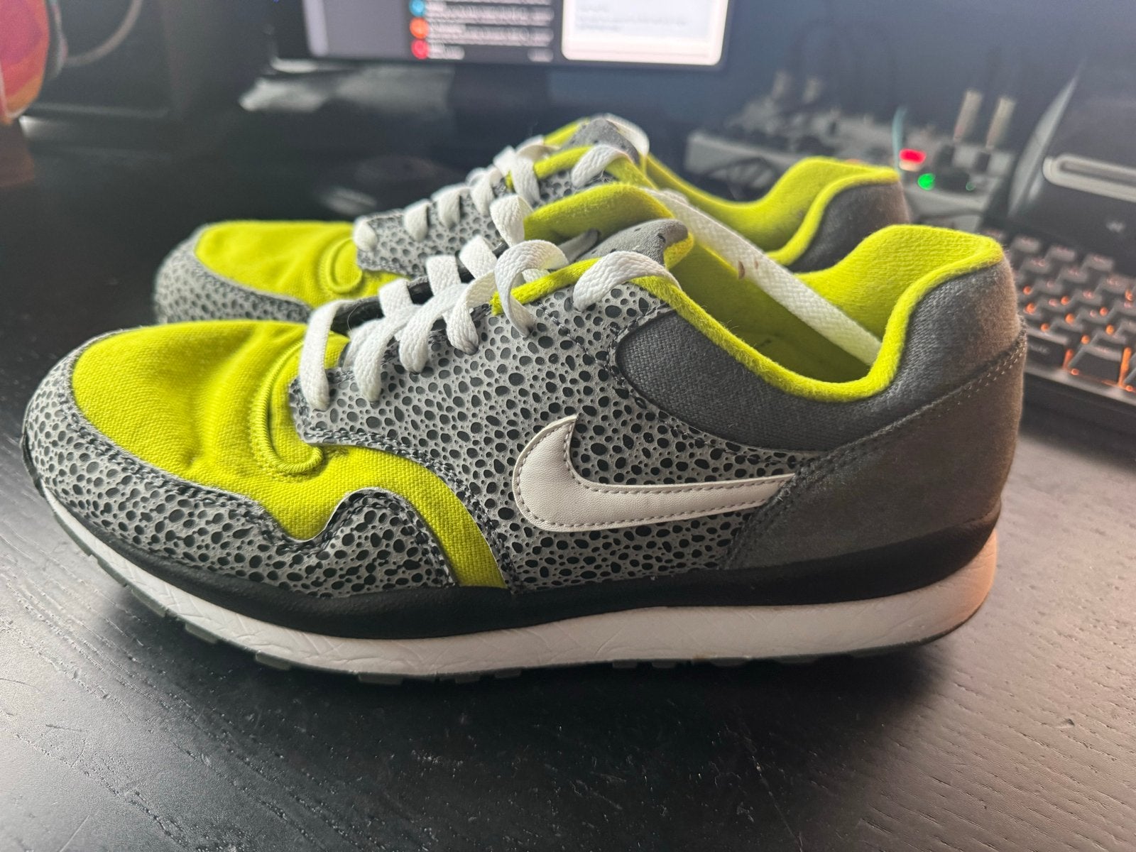Nike Safari Sneakers Maat 44.5, Kleding | Dames, Ophalen of Verzenden, Gedragen, Grijs, Sneakers of Gympen