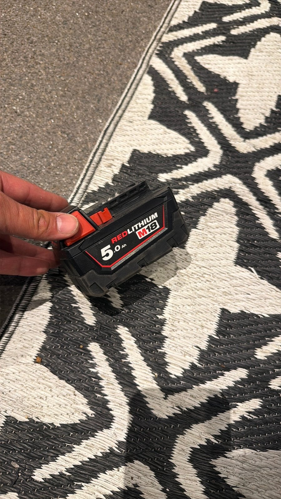 Milwaukee M18 B5 18V Li-Ion Accu - 5.0Ah, Ophalen of Verzenden, Zo goed als nieuw, Oplaadbaar