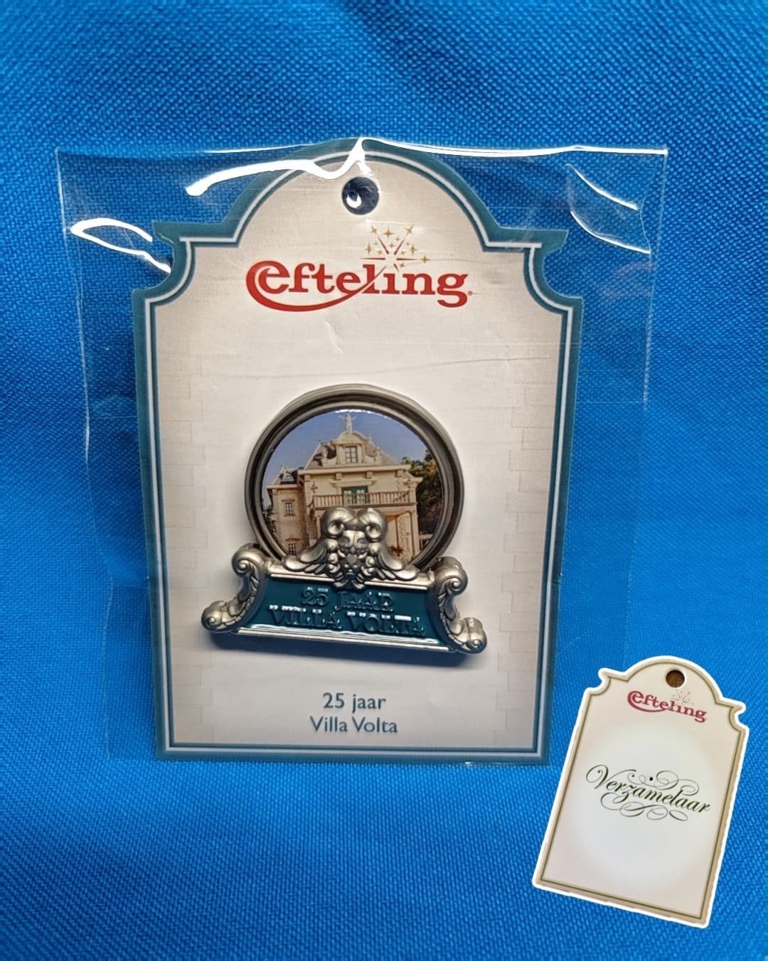 Efteling jubileum pin 25 jaar Villa Volta nieuw op kaartje, Ophalen of Verzenden, Nieuw, Button of Speldje
