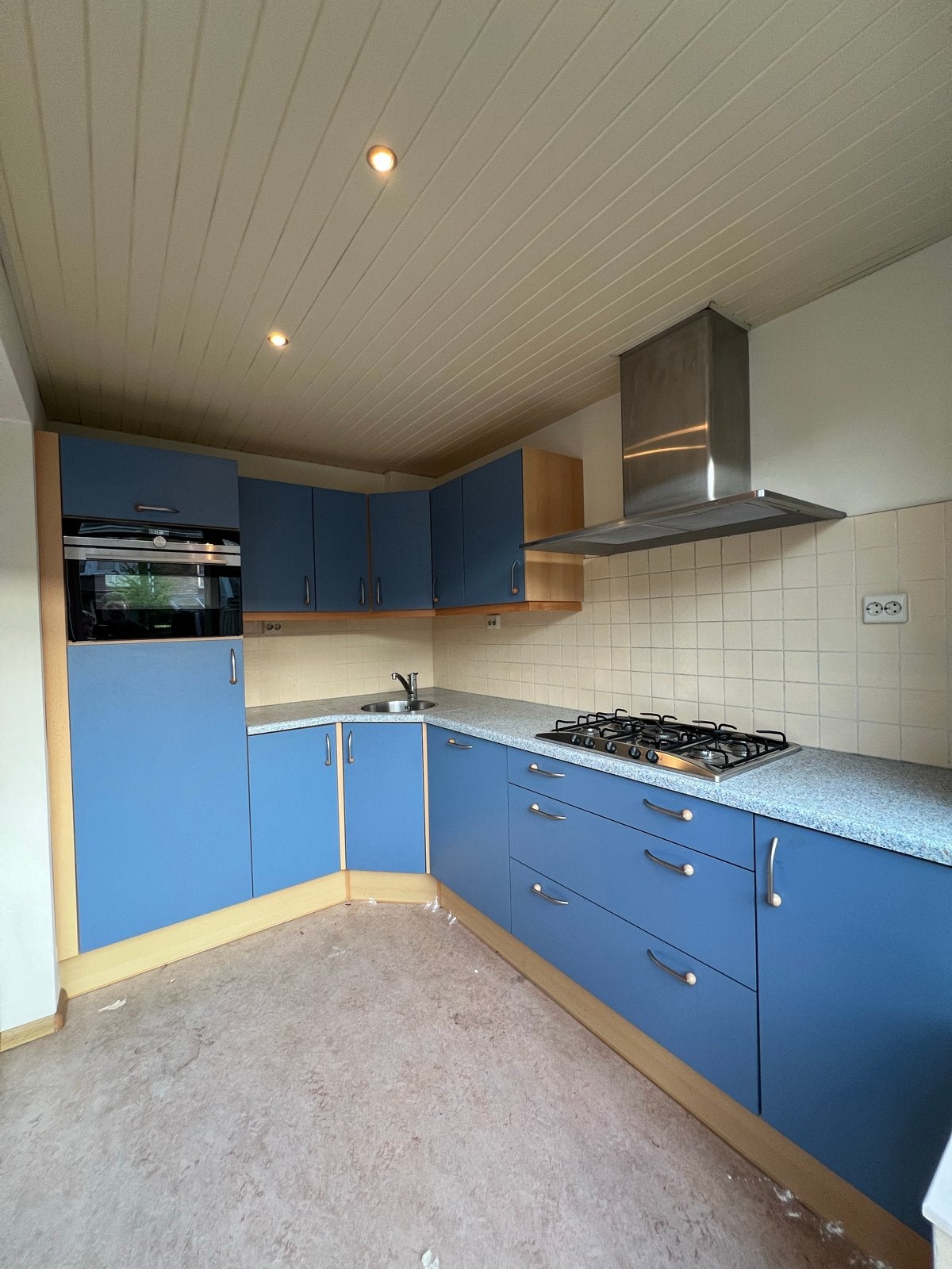 Complete blauwe hoekkeuken met NEFF/Siemens apparatuur, Huis en Inrichting, Keuken | Complete keukens, Ophalen, Gebruikt, Blauw