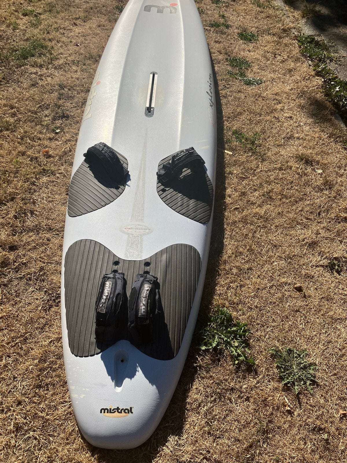 Mistral Explosion Windsurfplank, 2.98m, 138 liter, Ophalen, Met voetbanden, Gebruikt, Plank
