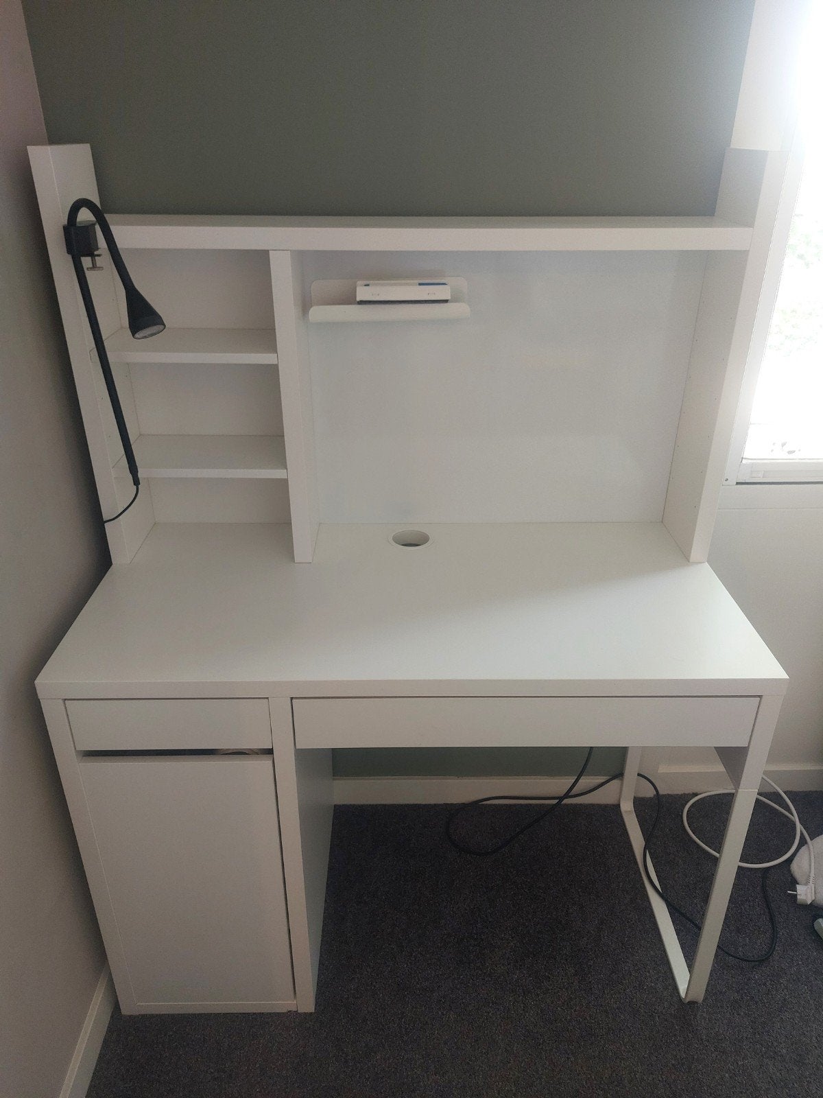 IKEA Micke bureau met opzetstuk in nette staat, Spaanplaat of MDF, Zo goed als nieuw, IKEA, Computerbureau