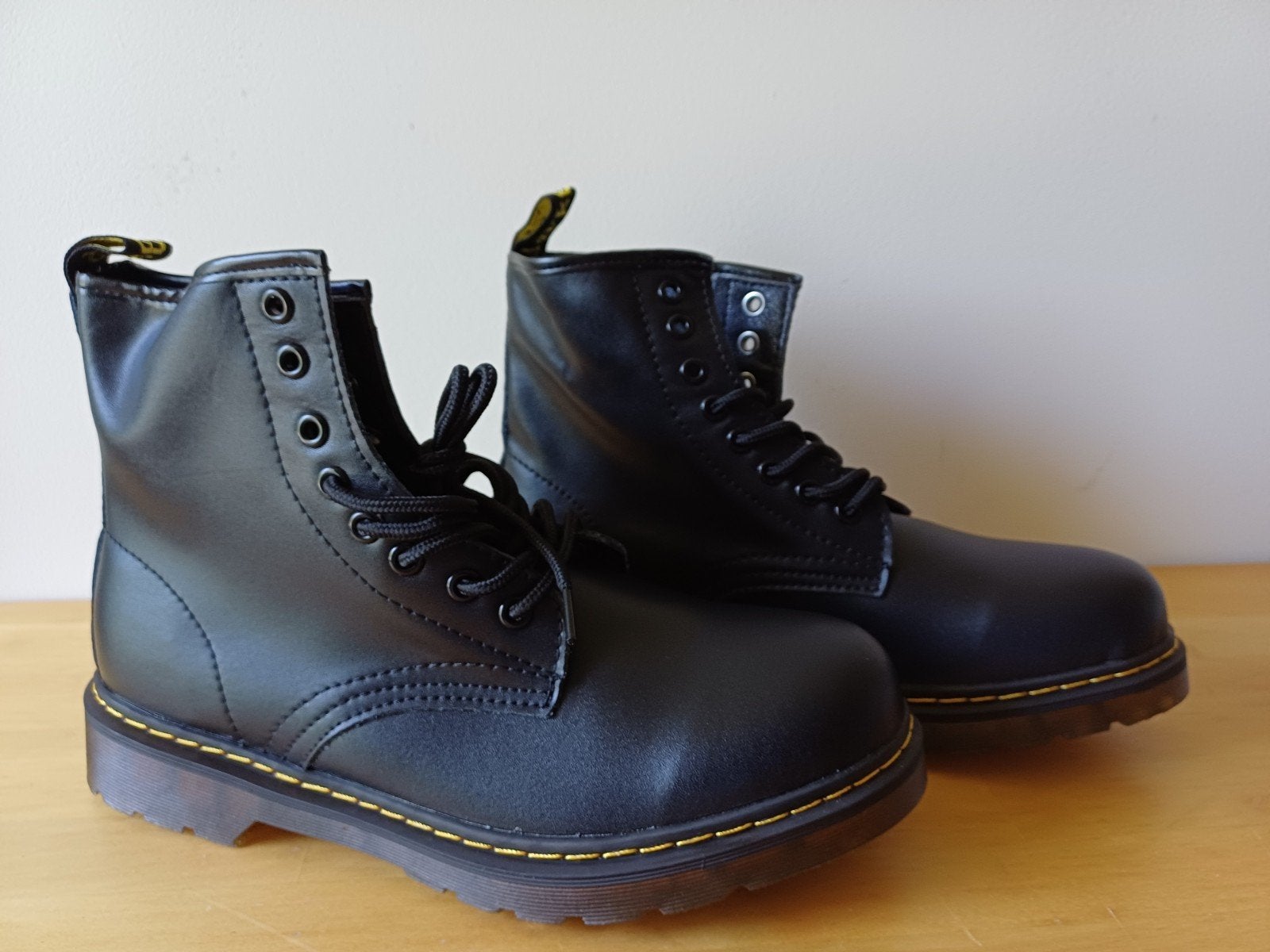 *NIEUWE* Zwarte hoge schoen maat 43, Dr. Martens look-a-like, Kleding | Heren, Schoenen, Zwart, Boots, Nieuw, Ophalen of Verzenden