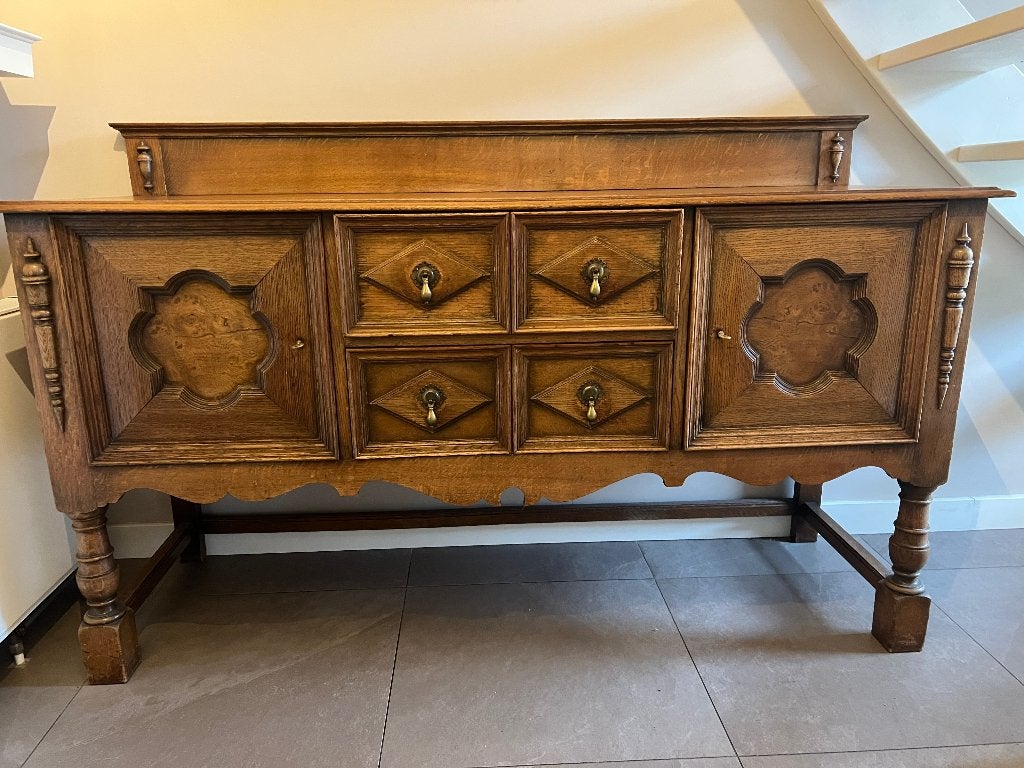 Pander en zonen dressoir, Ophalen