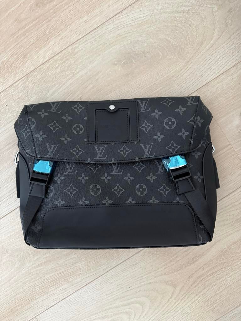 Louis Vuitton Outdoor Messenger Tas Monogram Eclipse Rdam, Ophalen of Verzenden, Zo goed als nieuw, Zwart, Schoudertasje