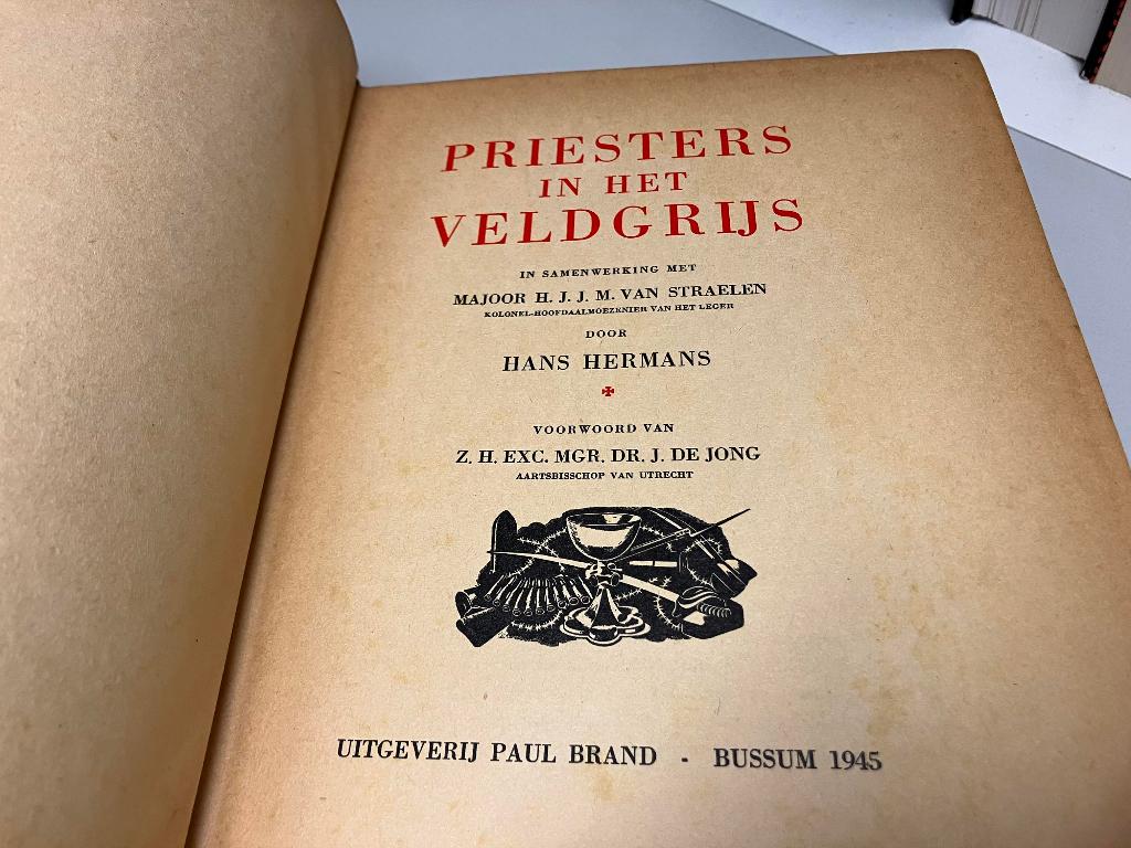 Priesters in het veldgrijs, Ophalen of Verzenden, Tweede Wereldoorlog, Gelezen, Algemeen