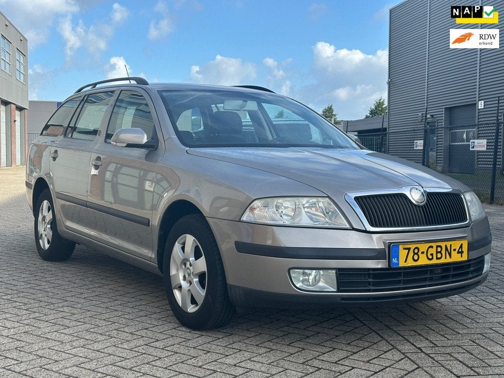 Skoda Octavia Combi 1.6 Ambiente|Airco, Auto's, Voorwielaandrijving, Gebruikt, 4 cilinders, Beige