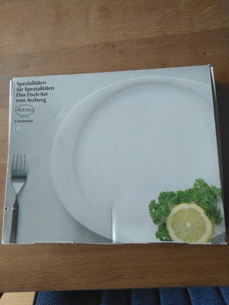 Arzberg 2 porcelain borden vismotief, Ophalen
