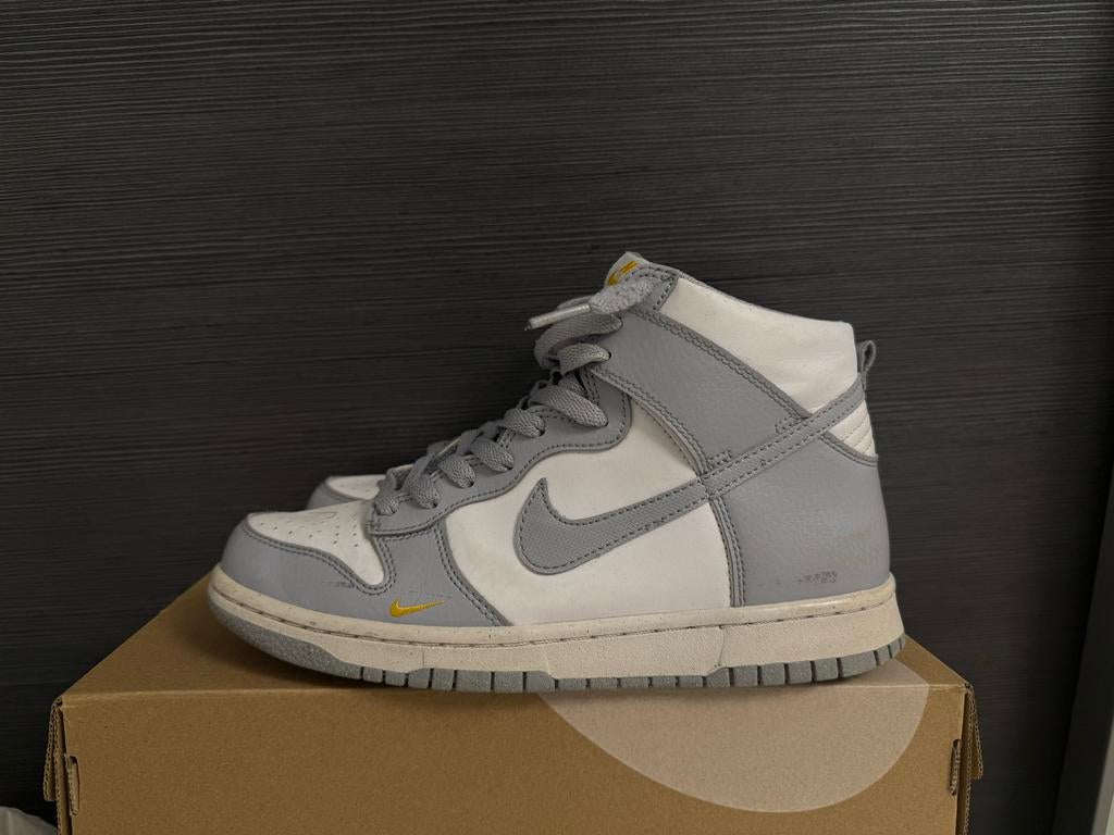 Nike Dunk High, Kleding | Dames, Schoenen, Zo goed als nieuw, Sneakers of Gympen, Grijs, Ophalen of Verzenden