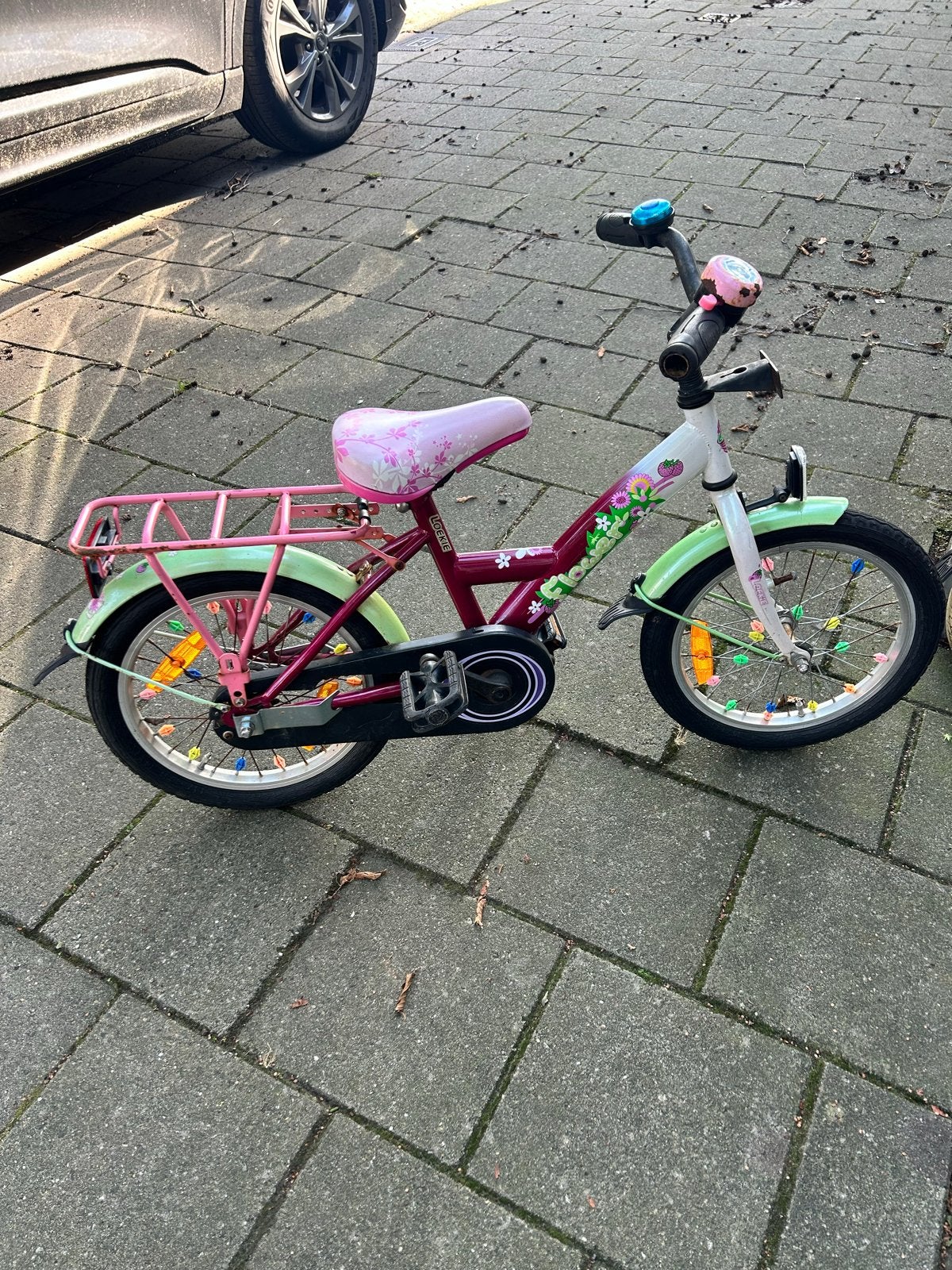 Kinderfiets 16 inch met bloemen en bagagedrager, Fietsen en Brommers, Fietsen | Kinderfietsjes, Ophalen of Verzenden, Gebruikt