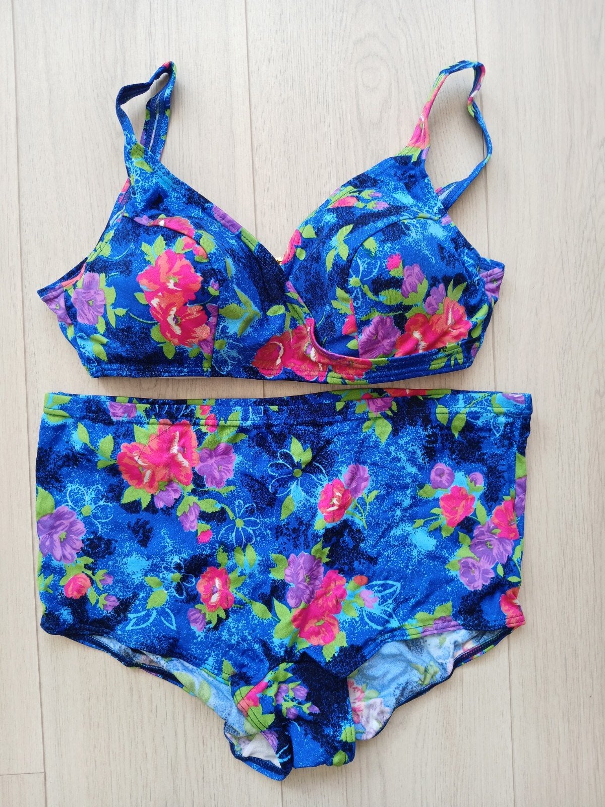 Nieuwe Helanca bikini maat 48 met bloemenprint, Meerkleurig, Nieuw, Ophalen of Verzenden, Bikini