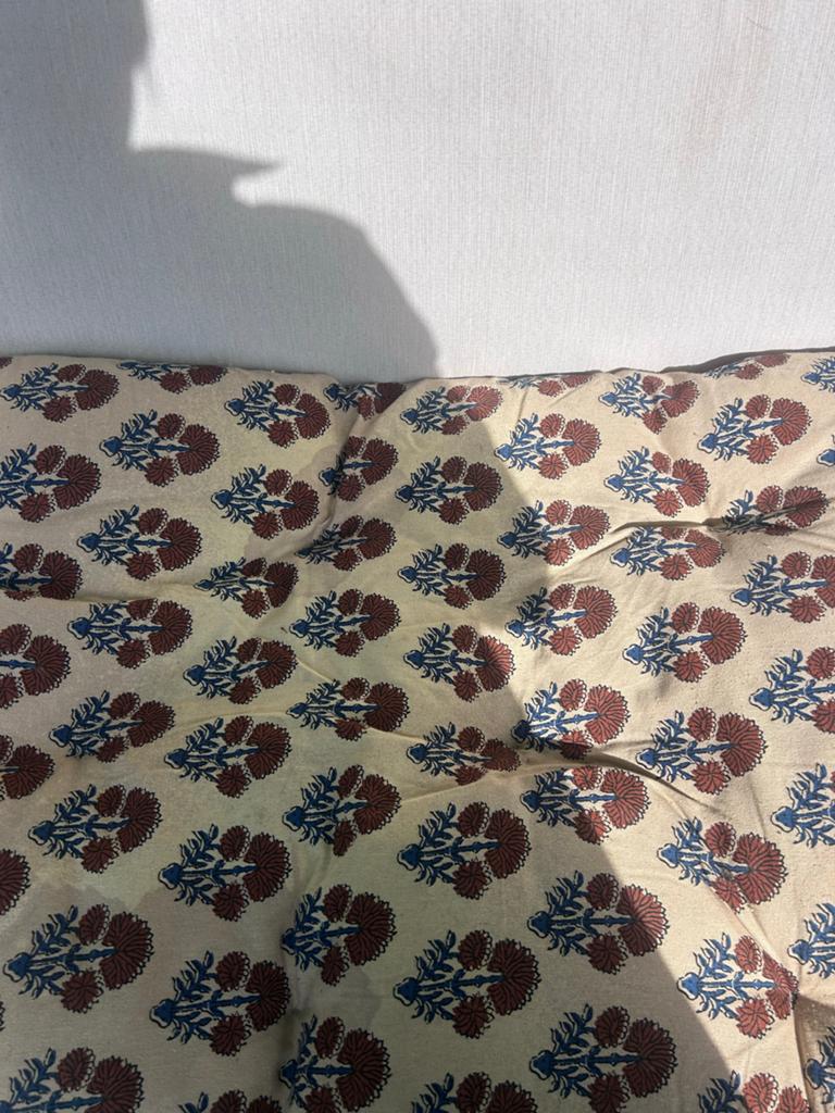 Madam Stoltz bank kussen met bloemenprint, Ophalen, Zo goed als nieuw, Beige, Rechthoekig