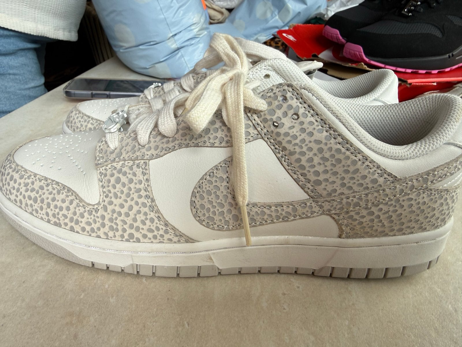 Nike Dunk Low 'Safari' - Maat 42, Kleding | Dames, Ophalen of Verzenden, Zo goed als nieuw, Wit, Sneakers of Gympen