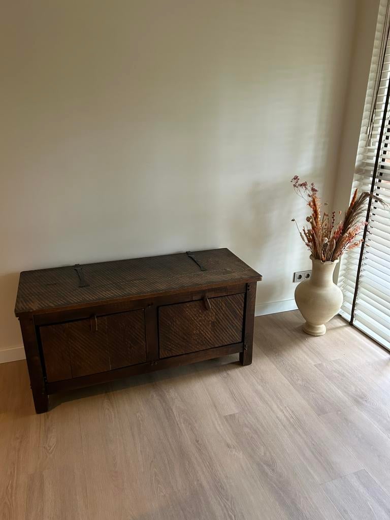 Ambachtelijk Massieve eiken boerenkist / landelijke kast, Huis en Inrichting, Kasten | Wandmeubels, Ophalen, Gebruikt, Minder dan 150 cm