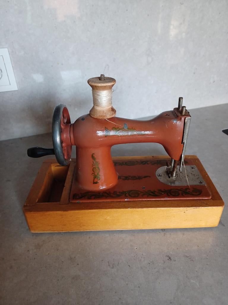 Antieke Miniatuur Naaimachine - Decoratief Item, Antiek en Kunst, Ophalen of Verzenden