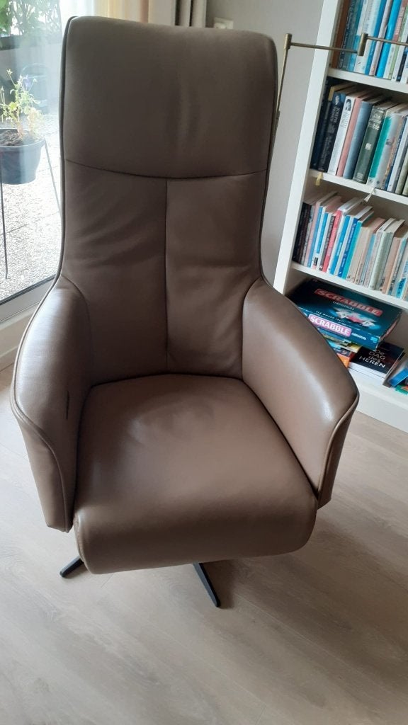 Elektrische relaxfauteuil 'Twice' (model TW-089), Ophalen, Zo goed als nieuw, 50 tot 75 cm, Leer