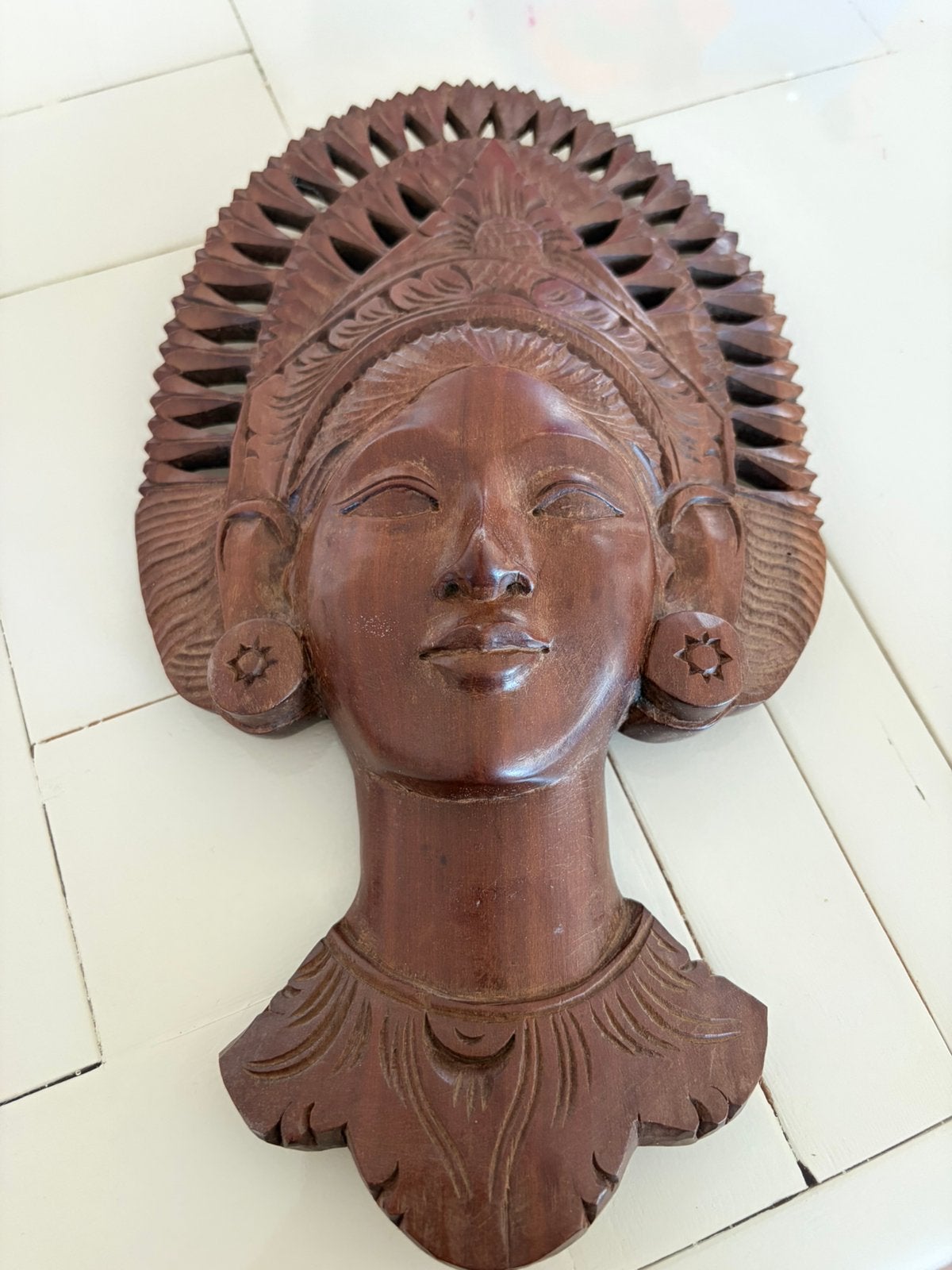 Prachtig Indonesisch houtsnijwerk - Vrouwenhoofd, Houtsnijwerk, Ophalen of Verzenden, Handgemaakt, 20 - 50 cm