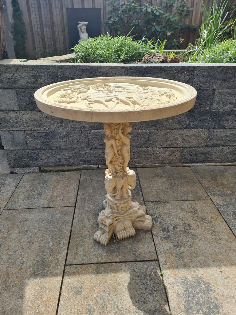 Unieke Oosterse Bijzettafel met Gedetailleerde Sculpturen, Ophalen of Verzenden