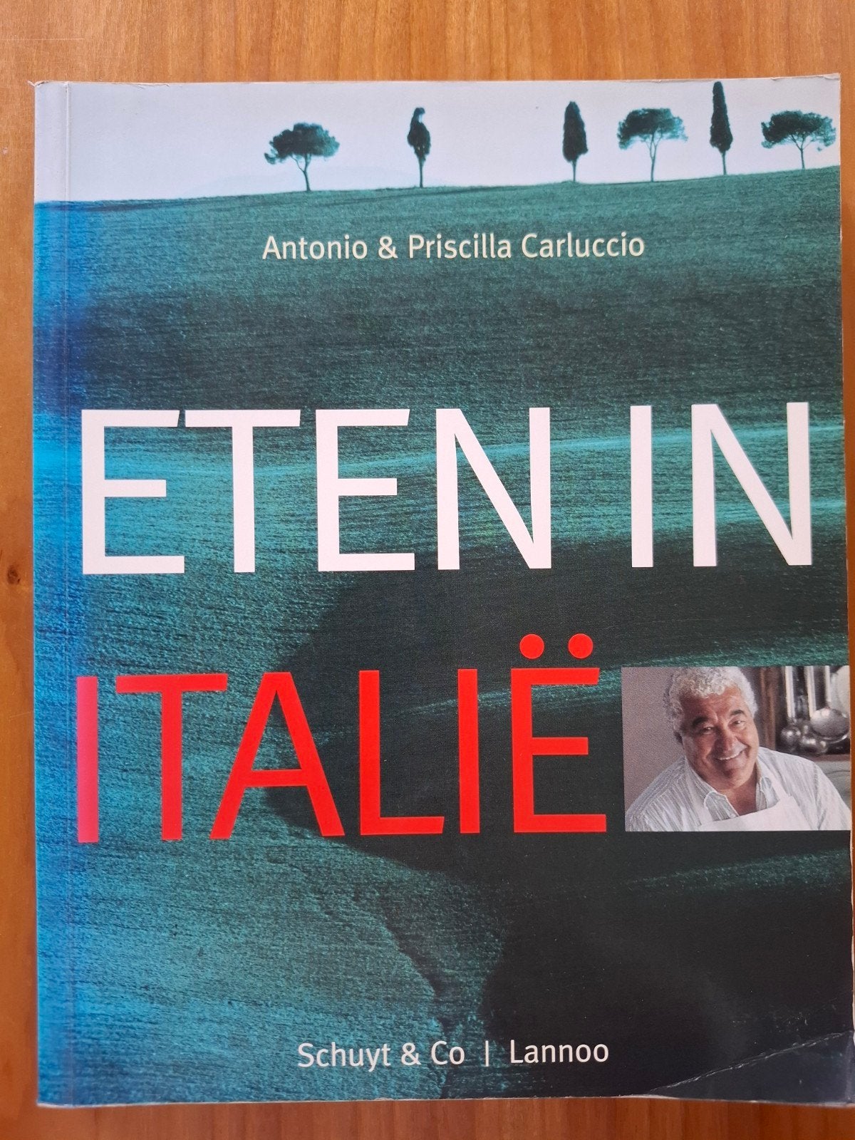 Antonio Carluccio  - Eten in Italië, Ophalen of Verzenden, Gelezen, Antonio Carluccio, Italië