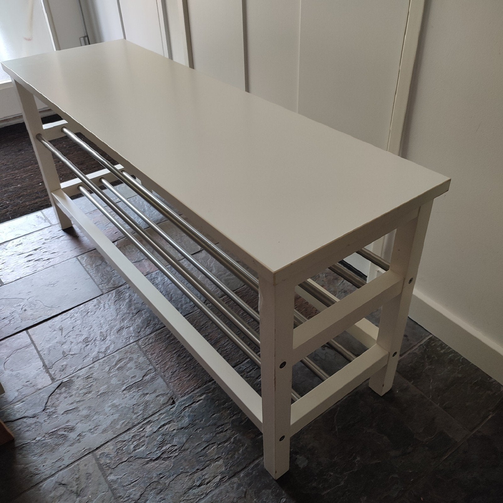 IKEA TJUSIG witte bank / schoenenrek 110 x 35 x 50 cm, Ophalen, Zo goed als nieuw