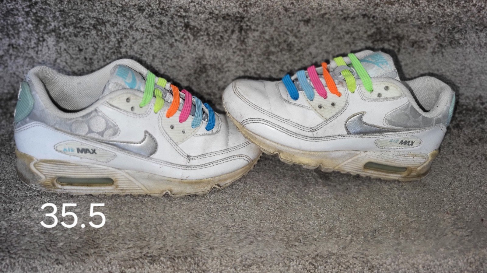 Nike Air Max sneakers maat 35.5 met gekleurde veters 🌸, Meisje, Schoenen, Ophalen of Verzenden, Zo goed als nieuw
