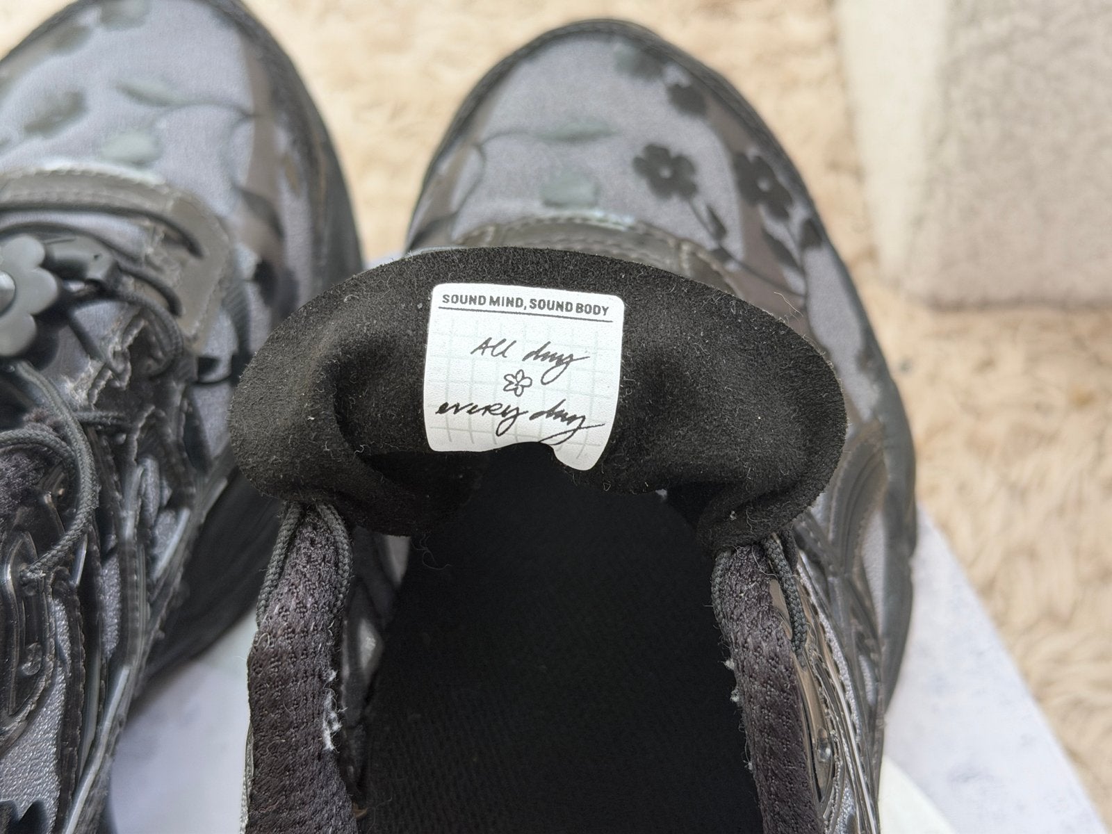 ASICS GEL-CUMULUS 16 SSCB Zwart/Grijs Bloemenprint Maat 38, Ophalen of Verzenden, Nieuw, Zwart, Sneakers of Gympen